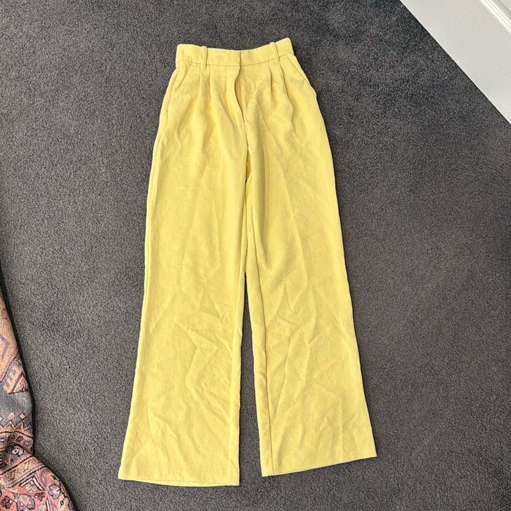 Abercrombie pale yellow pants